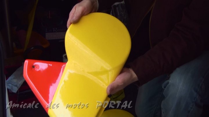 La finition des plaques latérales.JPG